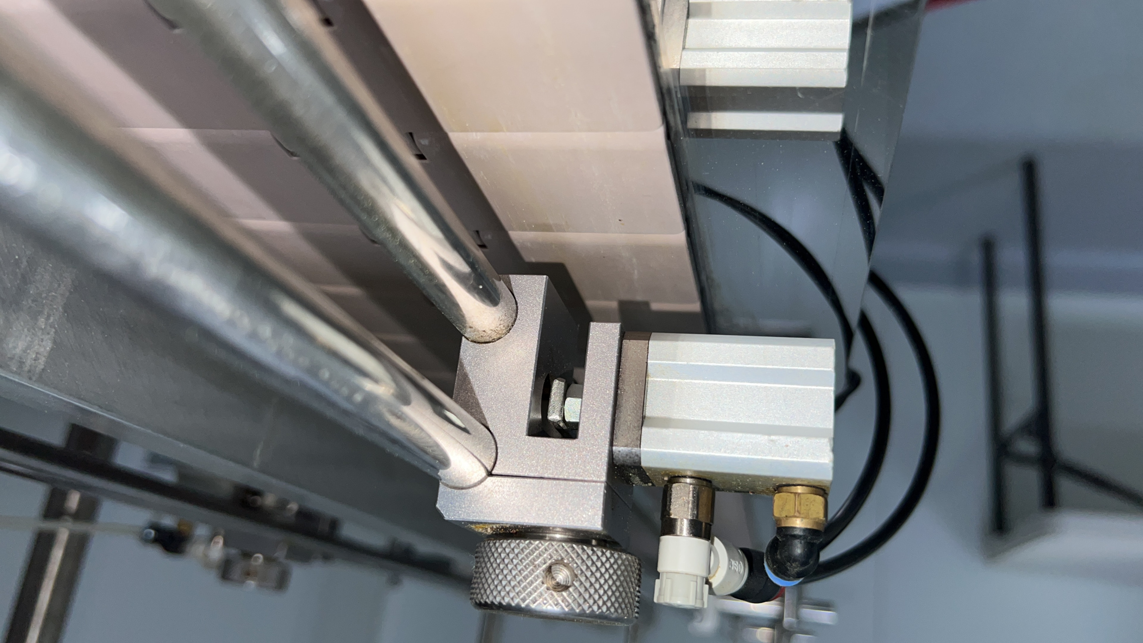 Capsule and tablet handling equipment in pharmaceutical production