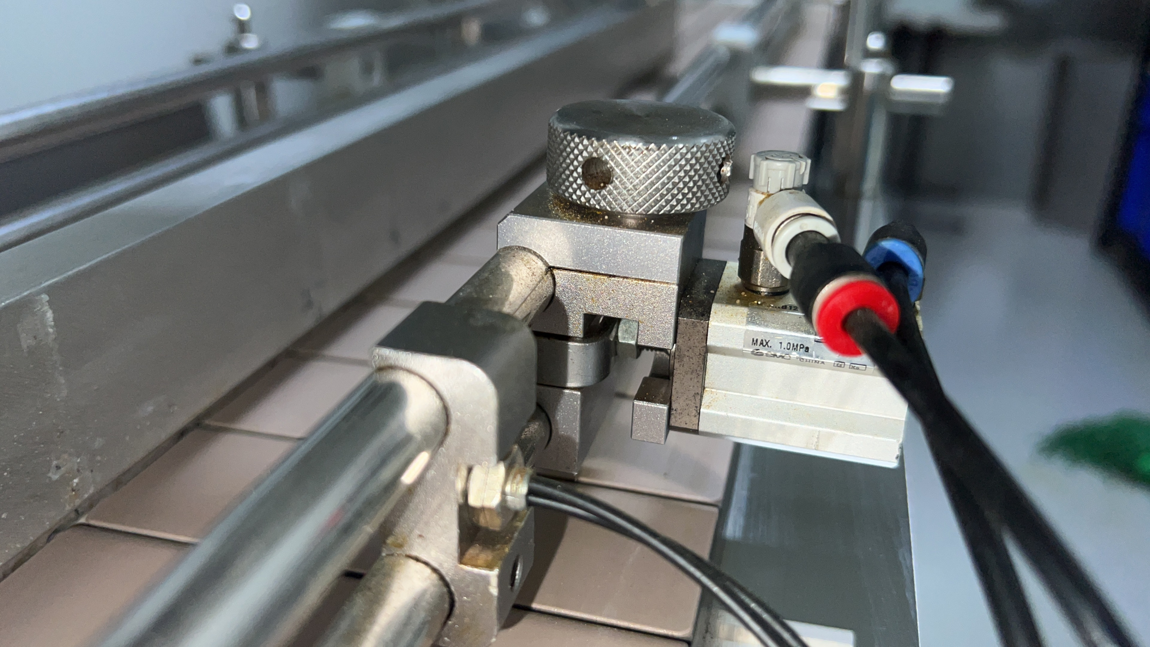 Pharmaceutical packaging machine pneumatic and mechanical components
